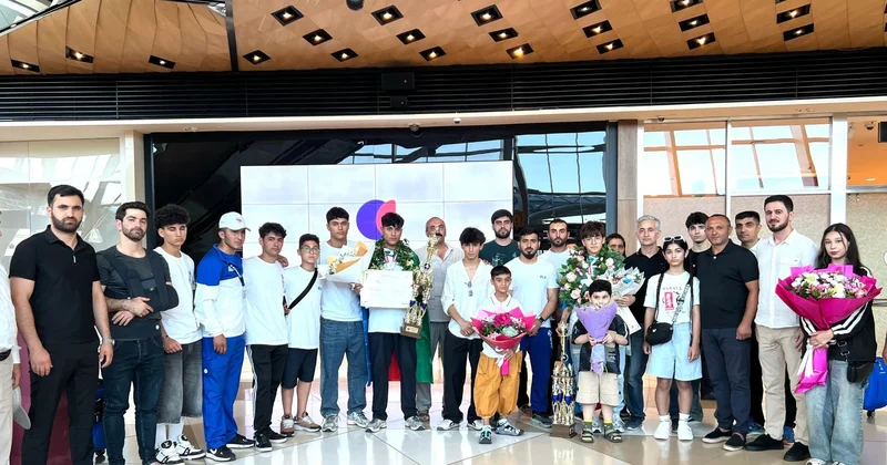 Dünya kubokunda uğur qazanan karateçilər təntənəli şəkildə qarşılanıb FOTO