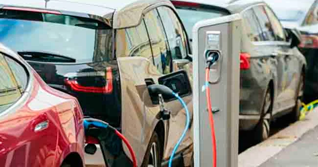 Böyük Britaniyada elektrikli avtomobillərin alışı daha əlverişli olacaq