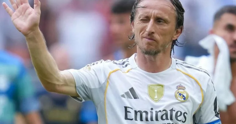 Luka Modriç rəsmən Milan da