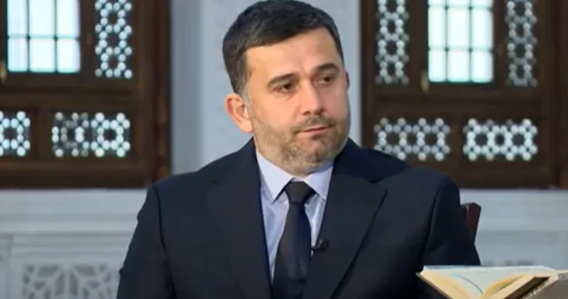 Şəhidlər məscidinin imamına qarşı iPhone dələduzluğu