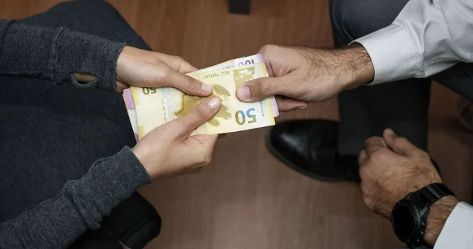 PA ya işə düzəltmə adı 3000 manatlıq dələduzluq