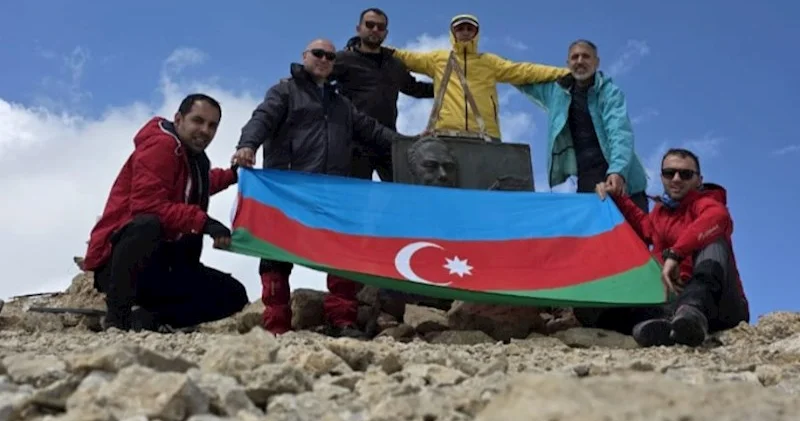 Heydər Əliyev Zirvəsinə yürüş təşkil edildi FOTO