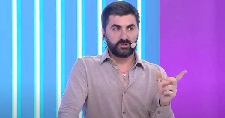 Efirdə gərgin anlar: baldız qardaşı arvadını evindən QAÇIRDI VİDEO