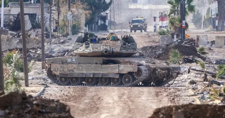 İsrail Suriyadakı tankları vurub