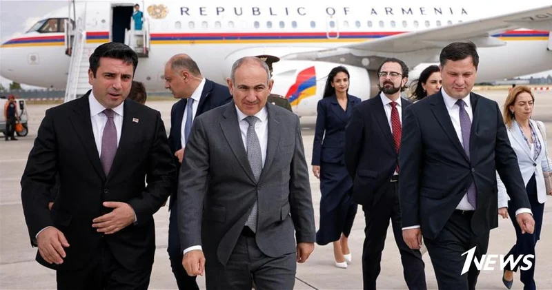 Пашинян прибыл в Париж