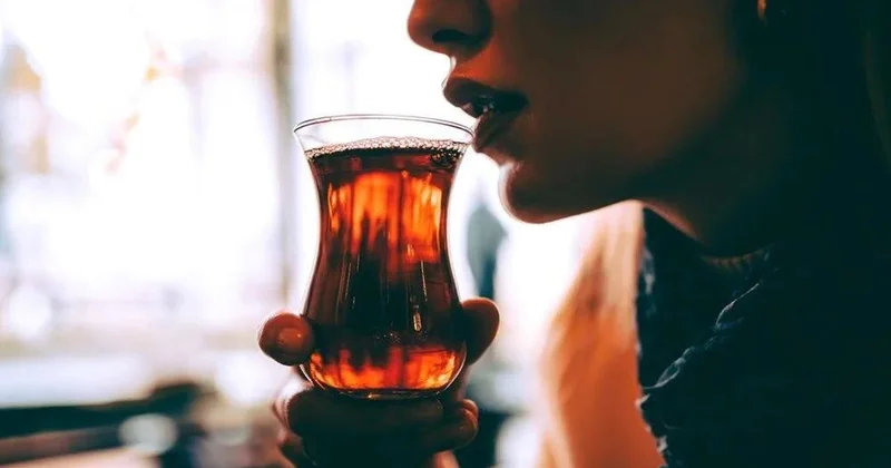 Çay içəndə vücudumuzda nə baş verir? Məgər ziyanı varmış...