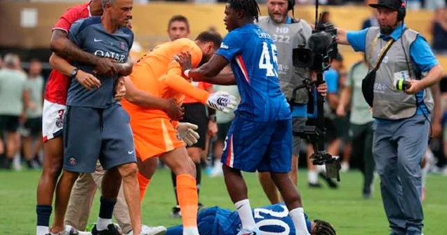 DÇ finalından sonra qalmaqal Enrike rəqib futbolçunu vurdu