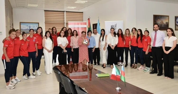Azərbaycan milli komandasının üzvləri səfirlə görüşdülər