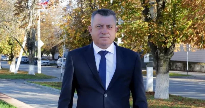 Vəzifəli şəxs içkili halda xidməti avtomobili ilə qəza törətdi Rusiyada