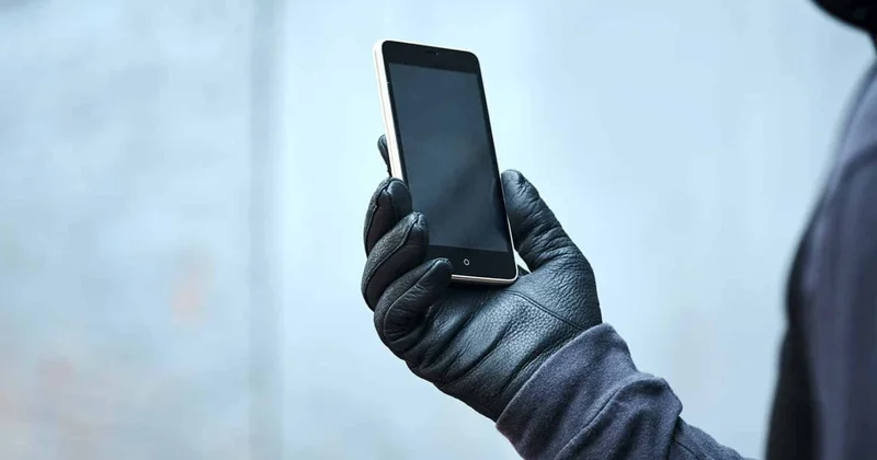 Tanışının mobil telefonunu talayan şəxs saxlanıldı