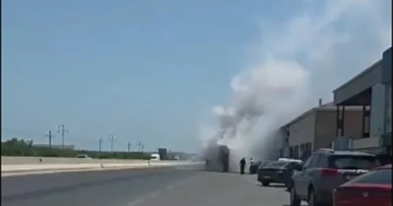 125 nömrəli avtobus ticarət mərkəzinin qarşısında yandı Video
