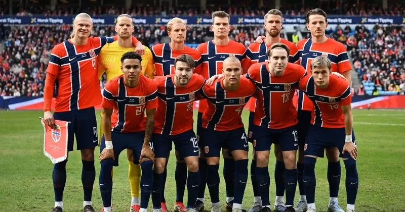 Norveç millisini evdə minlərlə azarkeş qarşılayıb FOTO