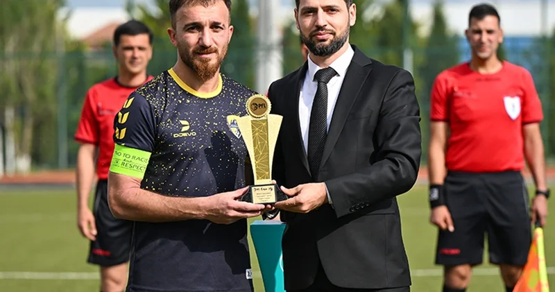 “Füzuli”nin futbolçusu mükafatlandırıldı