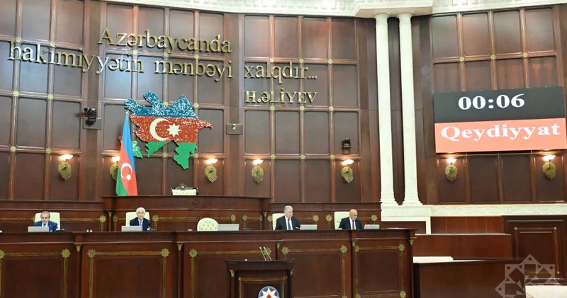Milli Məclis dövlət qulluğu və media ilə bağlı qanunlara dəyişiklikləri təsdiqləyib