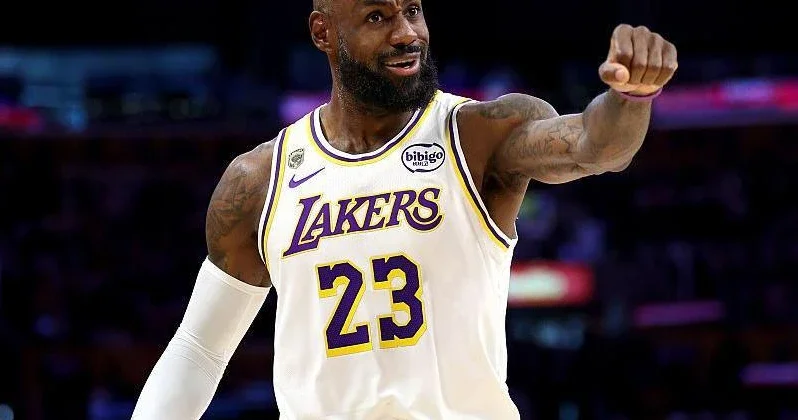 Lebron Ceyms klub rəhbərləri ilə ünsiyyətdən yayınır