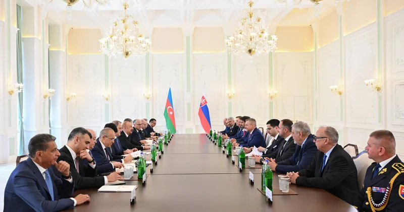 İlham Əliyevin Slovakiya Prezidenti ilə geniş tərkibdə görüşü keçirildi FOTO