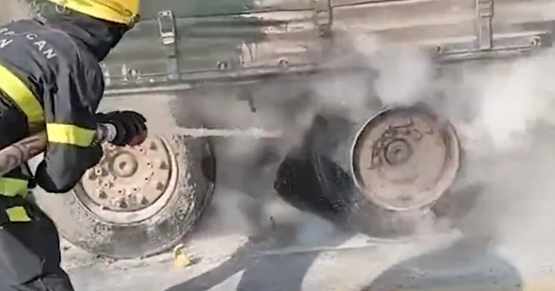 “Renault”un qoşqusundakı təkər yandı Video
