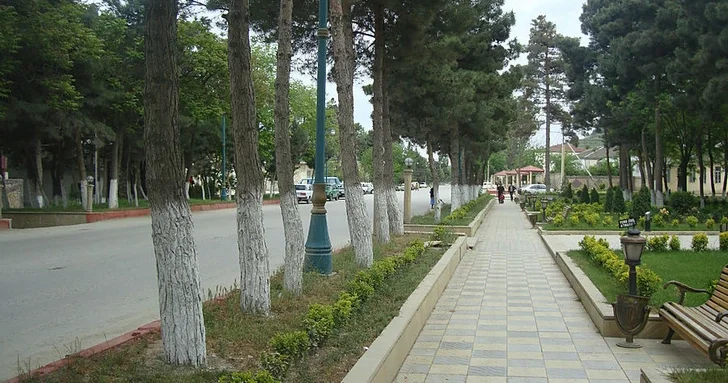 Жители Шабрана пожаловались на темноту и запустение в парке Гуртулуш: что ответили власти