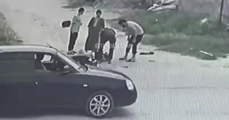 Лошадь снесла мотоциклиста в Дагестане ВИДЕО
