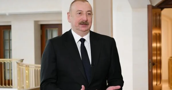 Prezidentlər Şuşada mətbuata bəyanatlarla çıxış edirlər