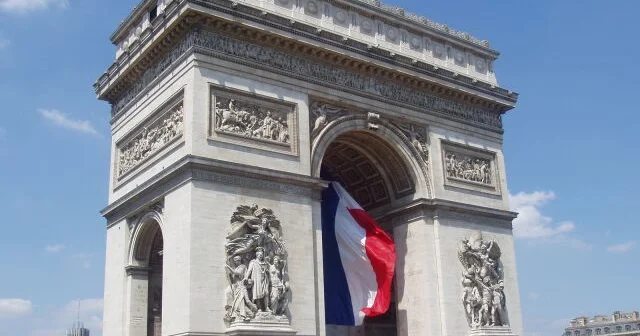 Fransanın milli bayramı münasibətilə Parisdə hərbi parad başlayıb