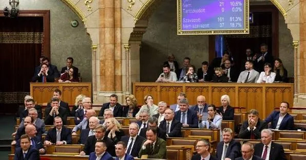 Парламент Венгрии прервал заседание из за конфликта правящей партии и оппозицией