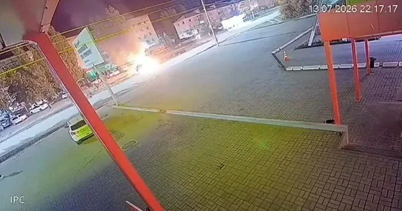 В России автомобиль с людьми взорвался через секунду после ДТП ВИДЕО