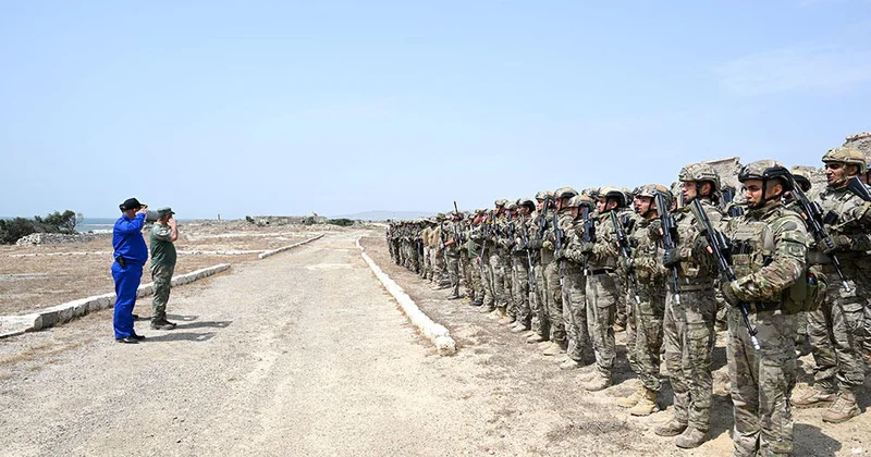 Müdafiə naziri HDQ nin Xəzərdə enerji infrastrukturlarının mühafizəsi üzrə fəaliyyətlərini izləyib FOTO
