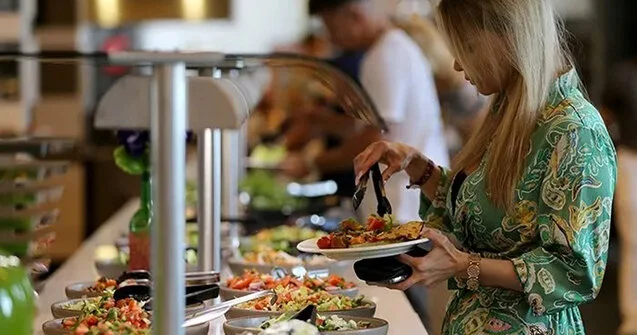 Hotellərdə açıq bufet tarixə qovuşur? Ekspert yeni xidmətin fərqini açıqladı