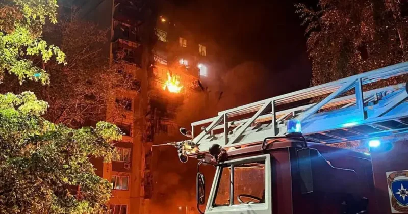 В Курске беспилотник попал в многоэтажку: погибла женщина