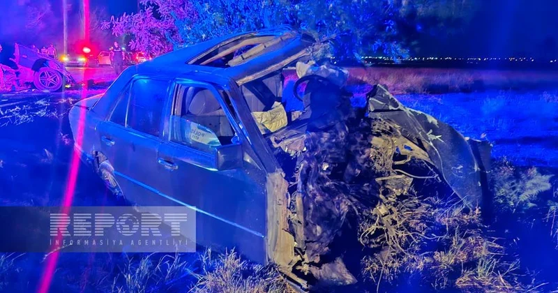 В Нахчыване в результате тяжелой аварии автомобиль разломился на части, погибли два человека