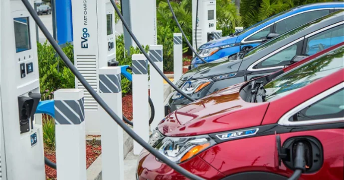 Azərbaycanda elektromobillərin artmasının müsbət və mənfi tərəfləri nələrdir? Ekspert AÇIQLADI