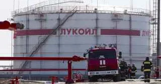 Украина поразила НПЗ в глубине РФ, Россия ответила ударами по военным заводам