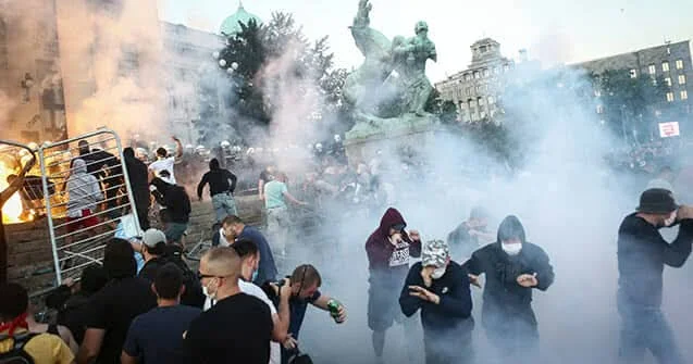 Serbiyada iğtişaşlar nəticəsində 60 dan çox insan xəsarət alıb