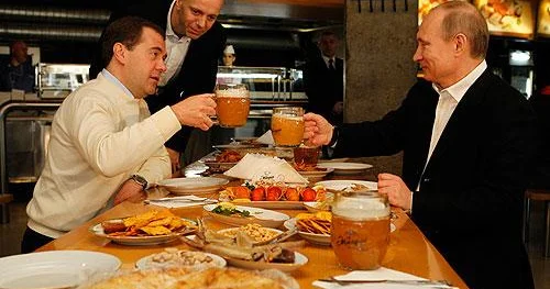 Medvedevin nəhəng restoran biznesi aşkarlanıb