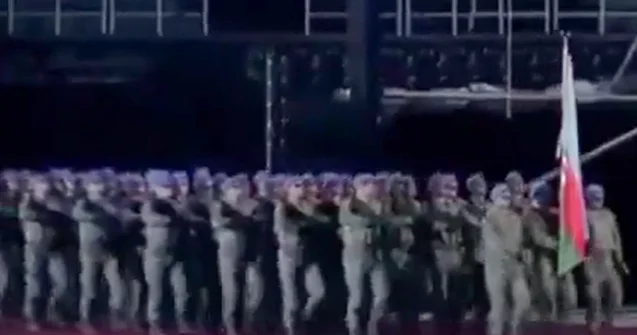 Hərbçilərimiz Pakistanda paradda Azərbaycan dilində şüarlar... + VİDEOLAR (YENİLƏNİB)