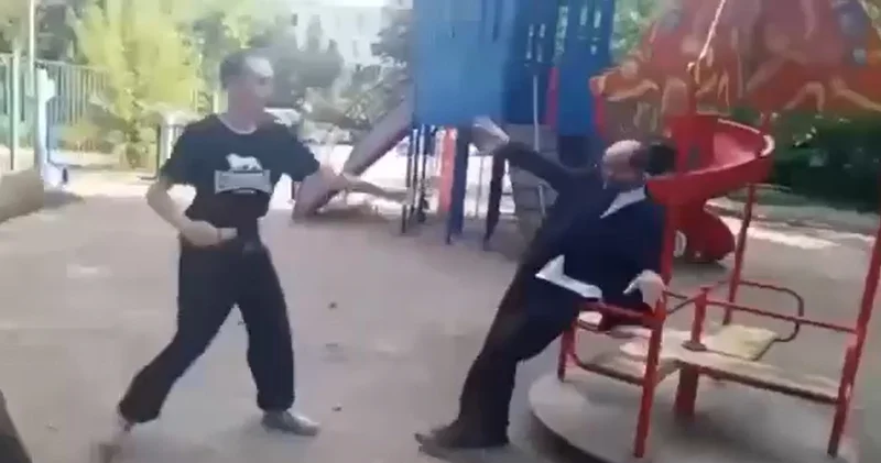 Rusiyada gənclər küçənin ortasında “Lenini” döydülər VİDEO