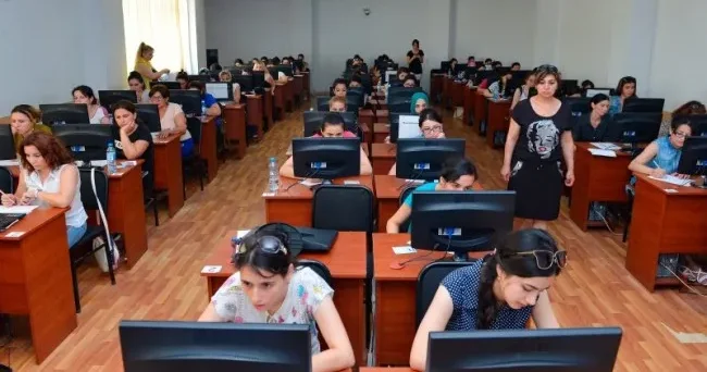 Bununla bağlı nazirlik ictimaiyyətə açıq hesabat verməlidir Təhsil eksperti