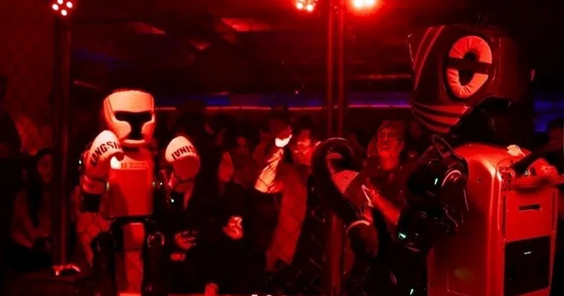 İnsanabənzər robotlarla döyüş klubu quruldu