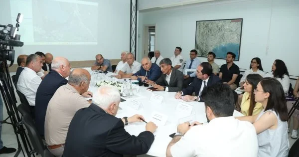 Ələtdə çay məcrasının dəyişdirilməsi və yol qovşağının inşası zamanı ağaclar köçürüləcək FOTOLAR