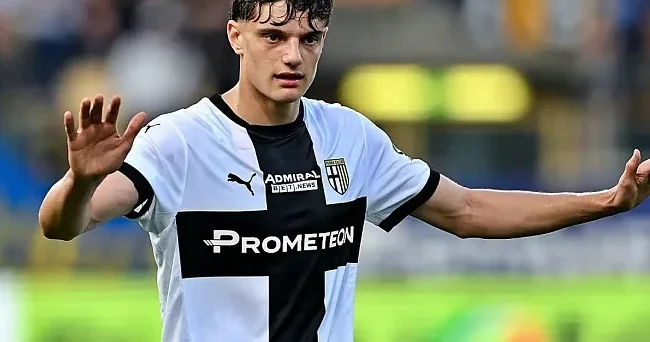 İngiltərə çempionu 35 milyona 18 yaşlı futbolçu transfer etdi
