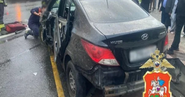 Azərbaycanlı gənc dayanacaqda maşınla insanları əzdi