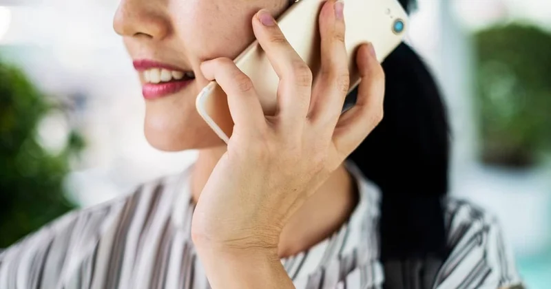 Telefonla çox danışanların tüpürcək vəzisi şişir