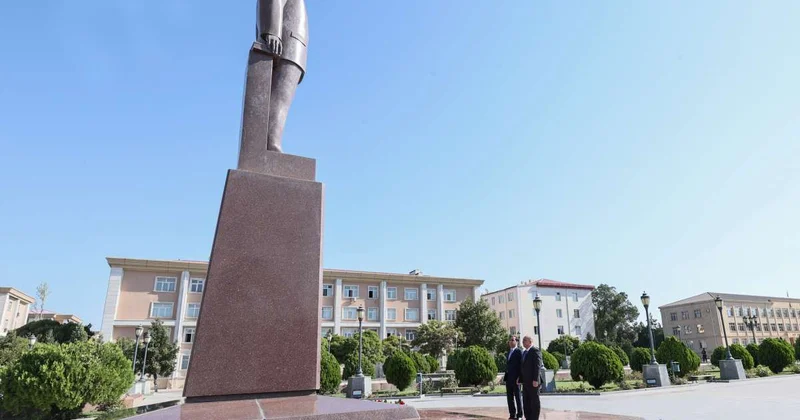 Dövlət Gömrük Komitəsinin sədri Naxçıvan şəhərində vətəndaşları qəbul edib