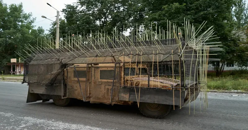 Döyüş kirpiləri və tank monstrlar: Ukrayna və Rusiya öz texnikasını necə qoruyur?