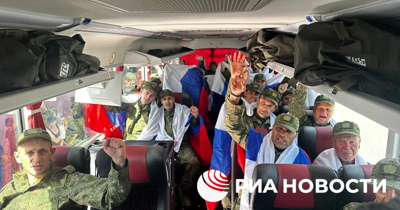 Ukrayna 84 rus hərbçini təhvil verdi FOTO