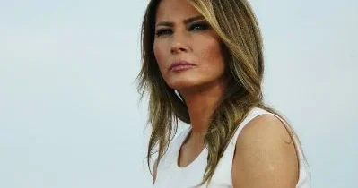 Melaniya Baydeninin oğunu təzminatla hədələyir