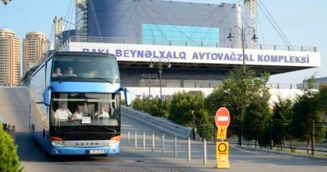 Bakı Avtovağzalında səssiz əzab: Masazır və Xırdalan istiqamətində yollara düşən çantalarla insanlar