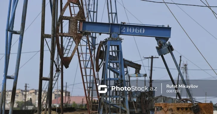 Цена барреля Azeri Light опустилась ниже 94 долларов