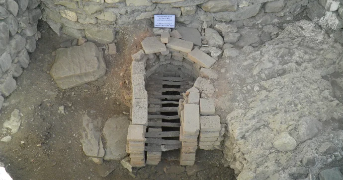 Dünya əhəmiyyətli abidəyə kolxozsayağı müdaxilə FOTOLAR